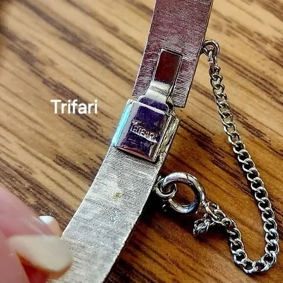 TRIFARI Brushed Silver Hinged Vintage Bracelet TIMELESS CHIC - Picture 5 of 7